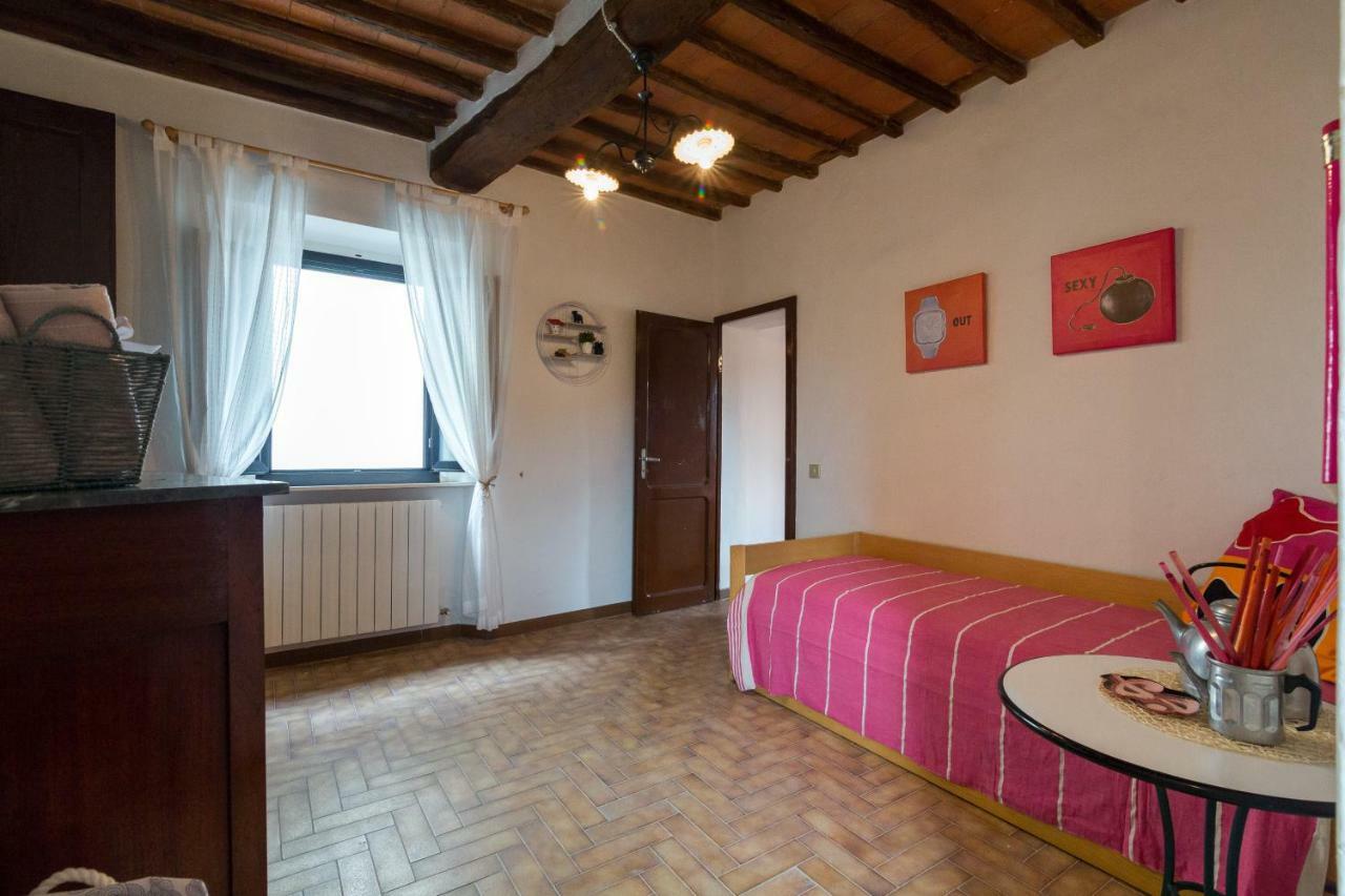 Art Rebus Tower In Tuscany Apartment Radda in Chianti Luaran gambar